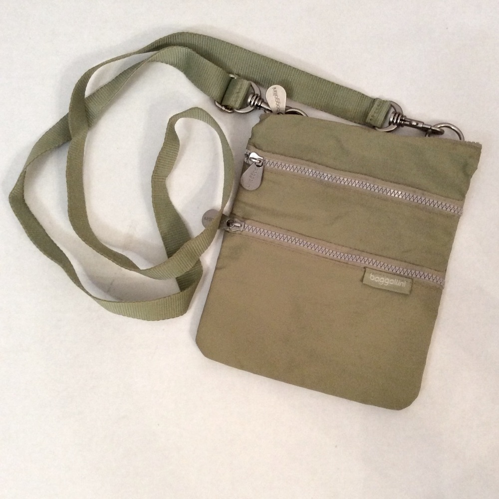 Baggallini nylon travel crossbody purse